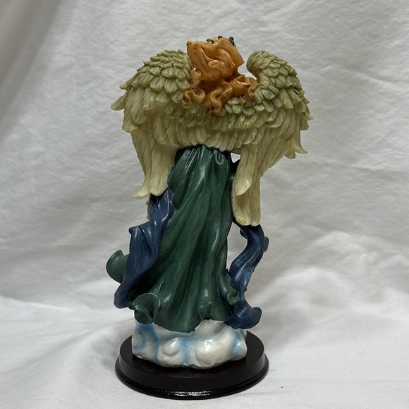 Angel Statue - Picture 4 of 10